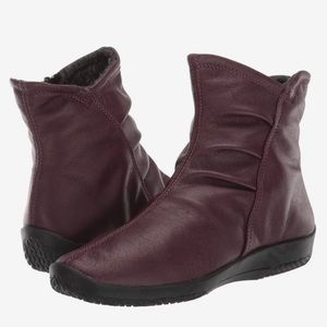 Arcopedico Vegan Leather Slouchy Ankle Boot Sz 9.5